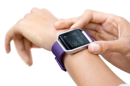 01A4000008507914-photo-fitbit-blaze.jpg