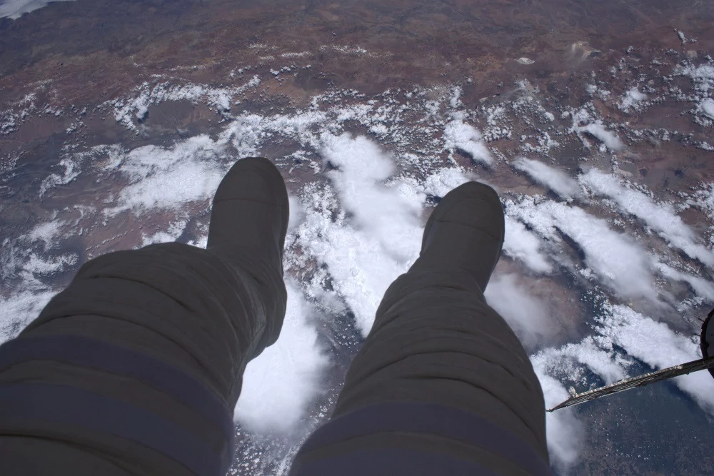 Dangling my feet in space © Thomas Pesquet