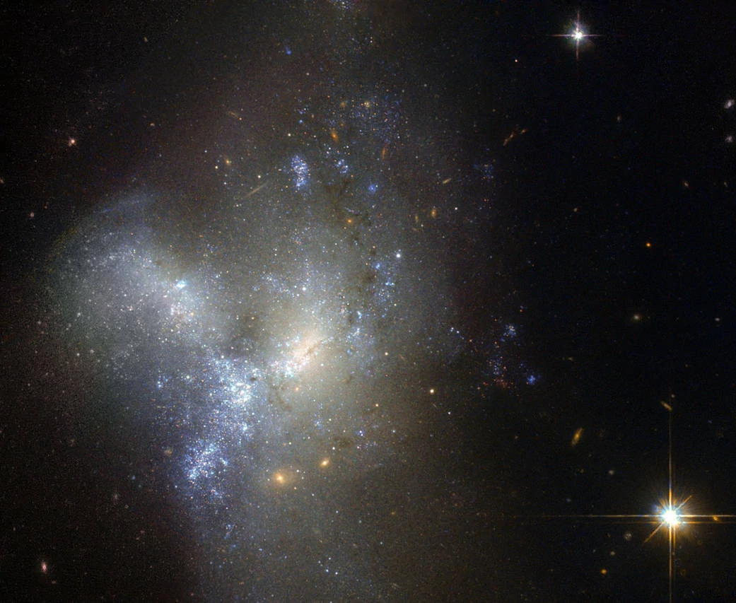 Hubble Views Merging Galaxies in Eridanus © ESA/Hubble & NASA