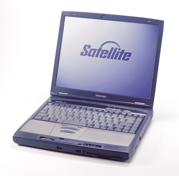 00028752-photo-ordinateur-portable-toshiba-satellite-1800-750.jpg
