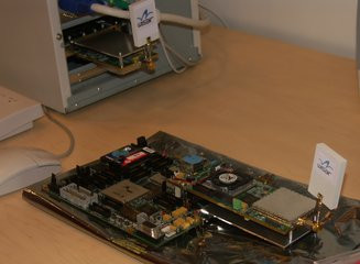 000000F000120854-photo-intel-idf-05-proto-uwb.jpg