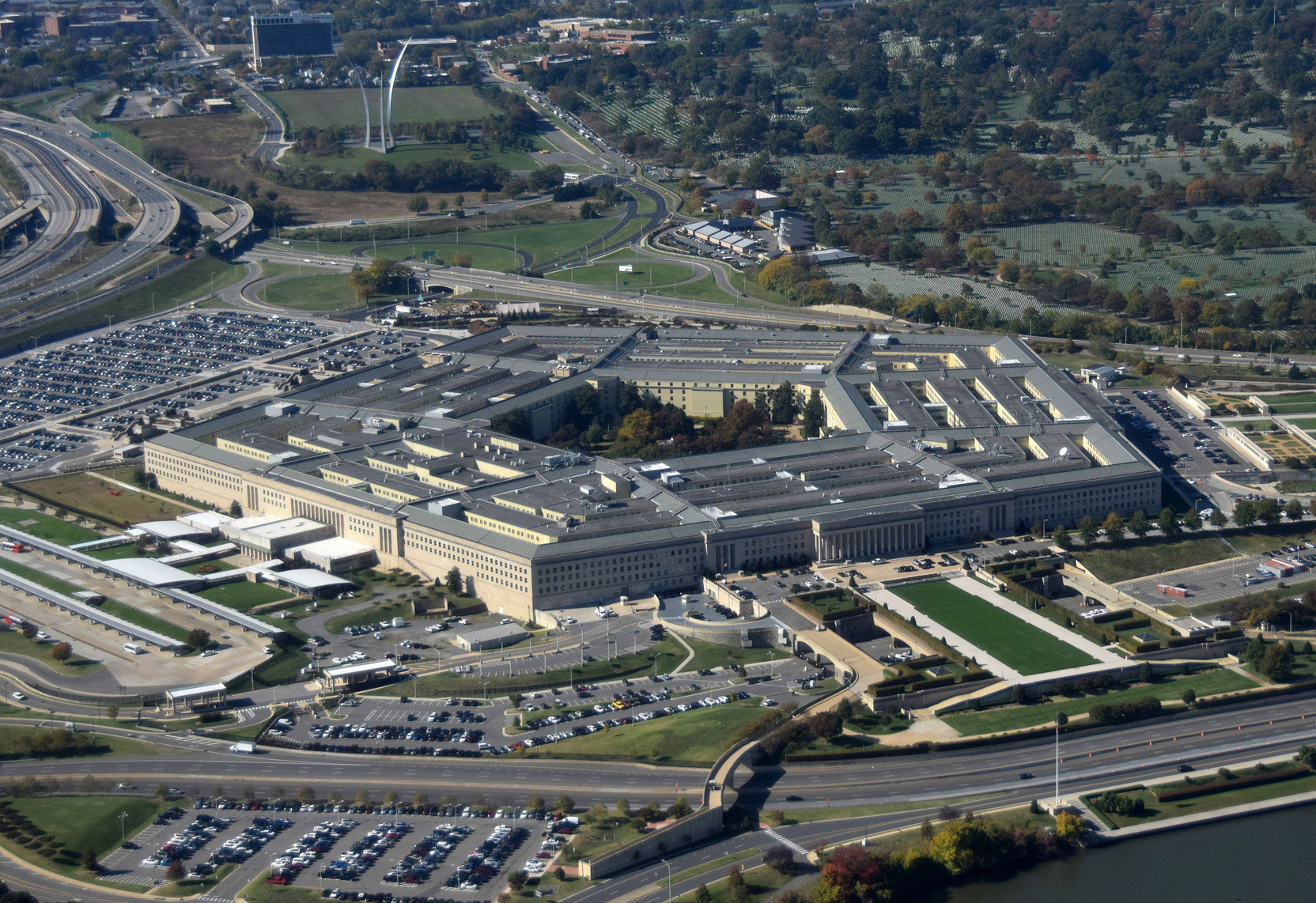 Non, le Pentagone n'a pas explosé, mais les fakes sur Twitter, eux...