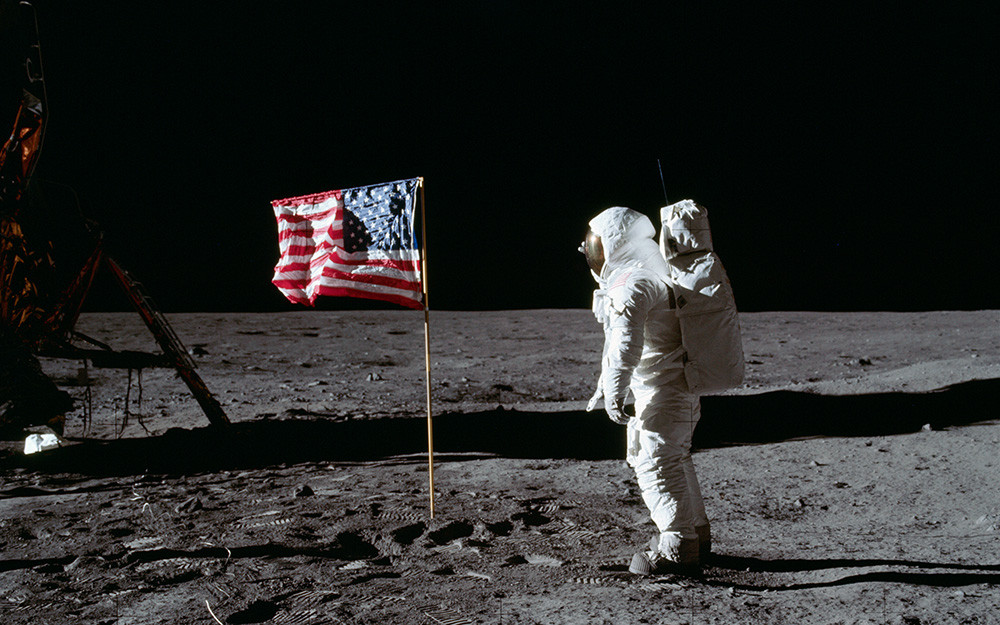 Buzz Aldrin et drapeau des Etats Unis D'Amérique Lune