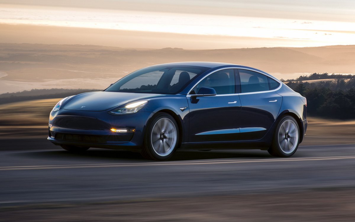 Star de la catégorie voiture électrique, la Tesla Model 3 a forcément attiré lil des curieux