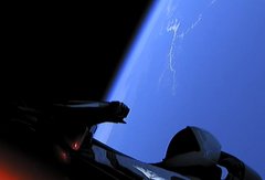 #WTF Tesla Roadster d'Elon Musk a dépassé l'orbite de Mars