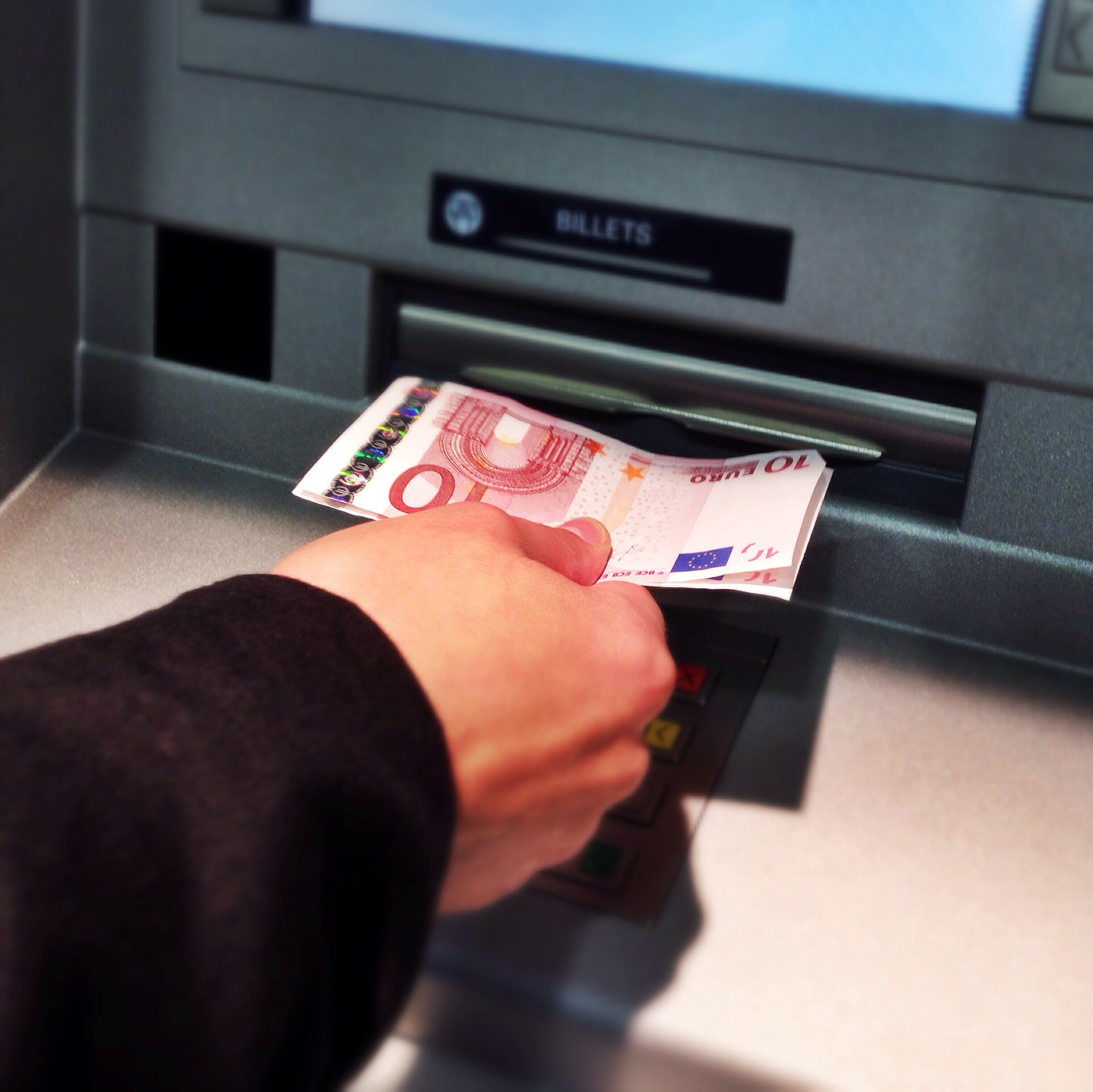 Pourquoi ces 3 grandes banques françaises vont proposer des distributeurs de billets communs