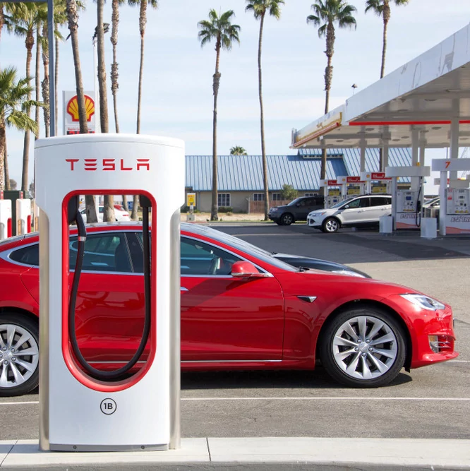 Supercharger : la borne ultrarapide de Tesla pour voiture électrique est  arrivée