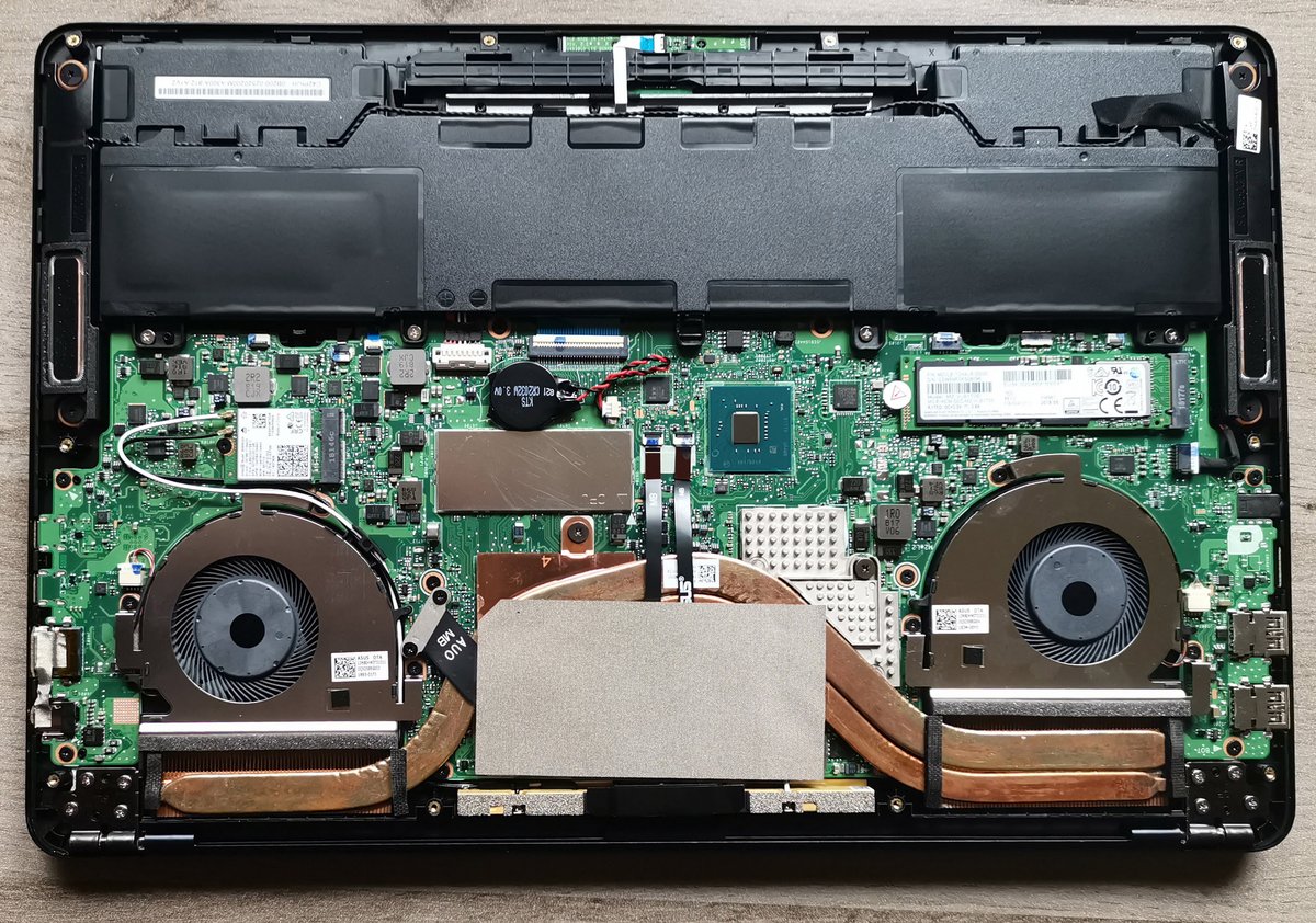 Asus ZenBook Pro 15 UX580 interieur.jpg
