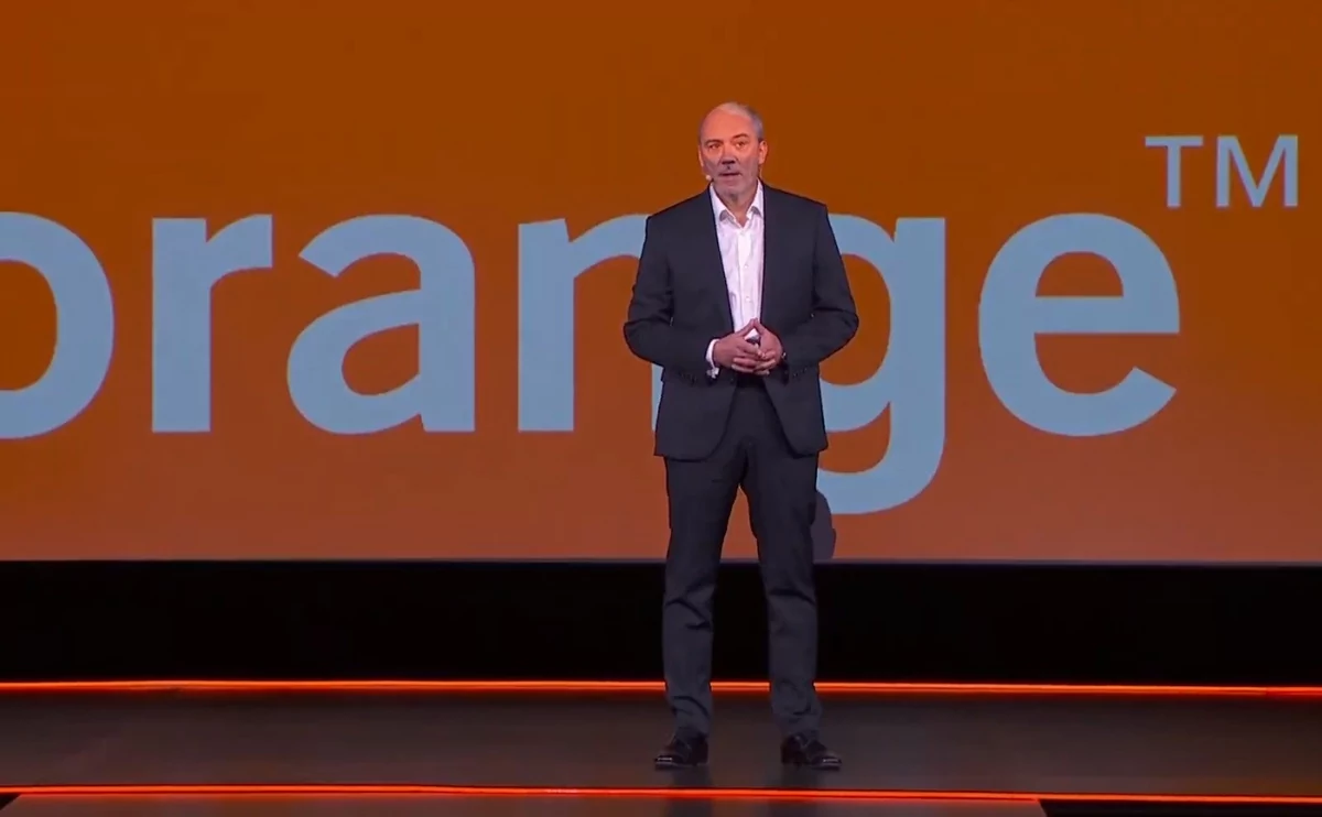 stéphane richard Hello Show Orange.jpg