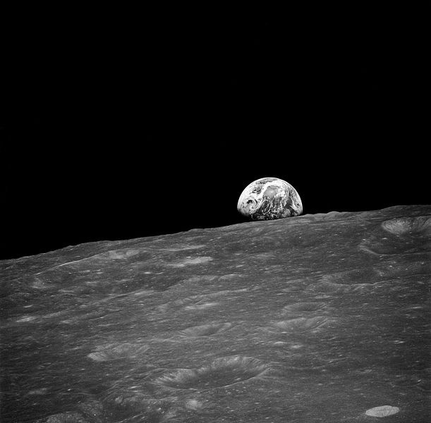 Earthrise N&B © NASA Apollo Archive