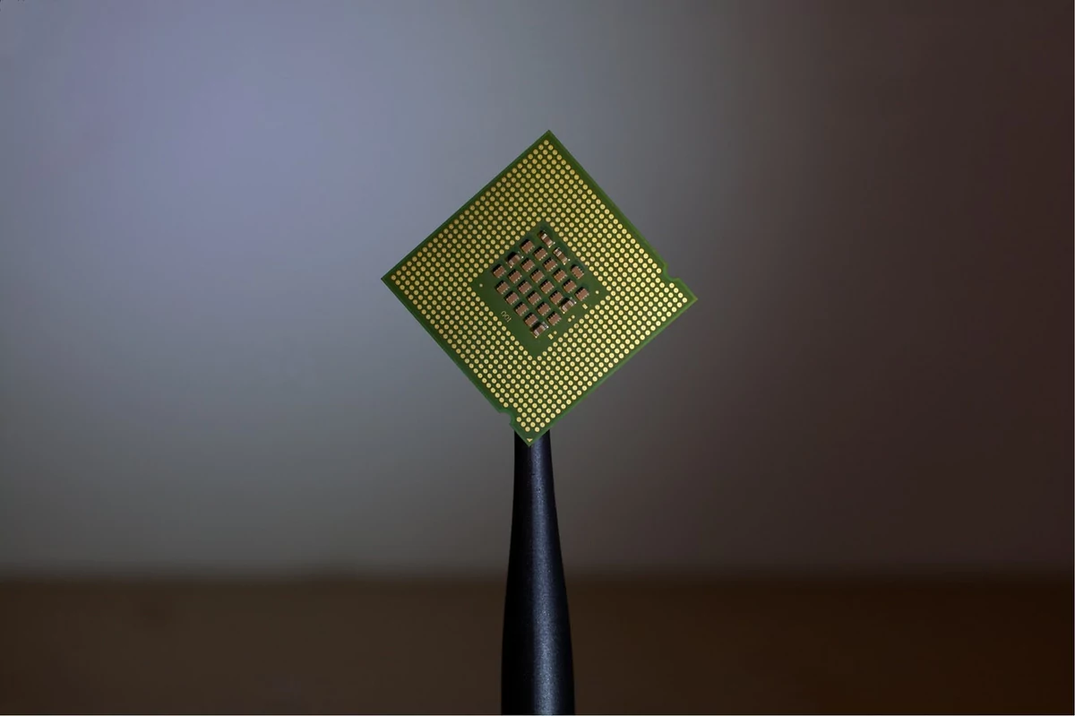 IntelCorei9-9990XE.jpg