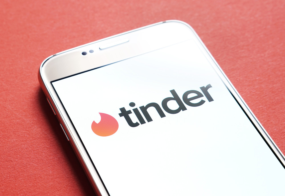 Tinder © Tero Vesalainen / Shutterstock.com