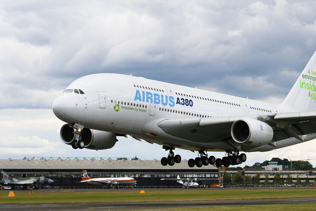 Airbus fait voler un A380 plusieurs heures avec un 