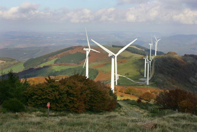 Eoliennes implantées dans le sud Aveyron_cropped_0x0