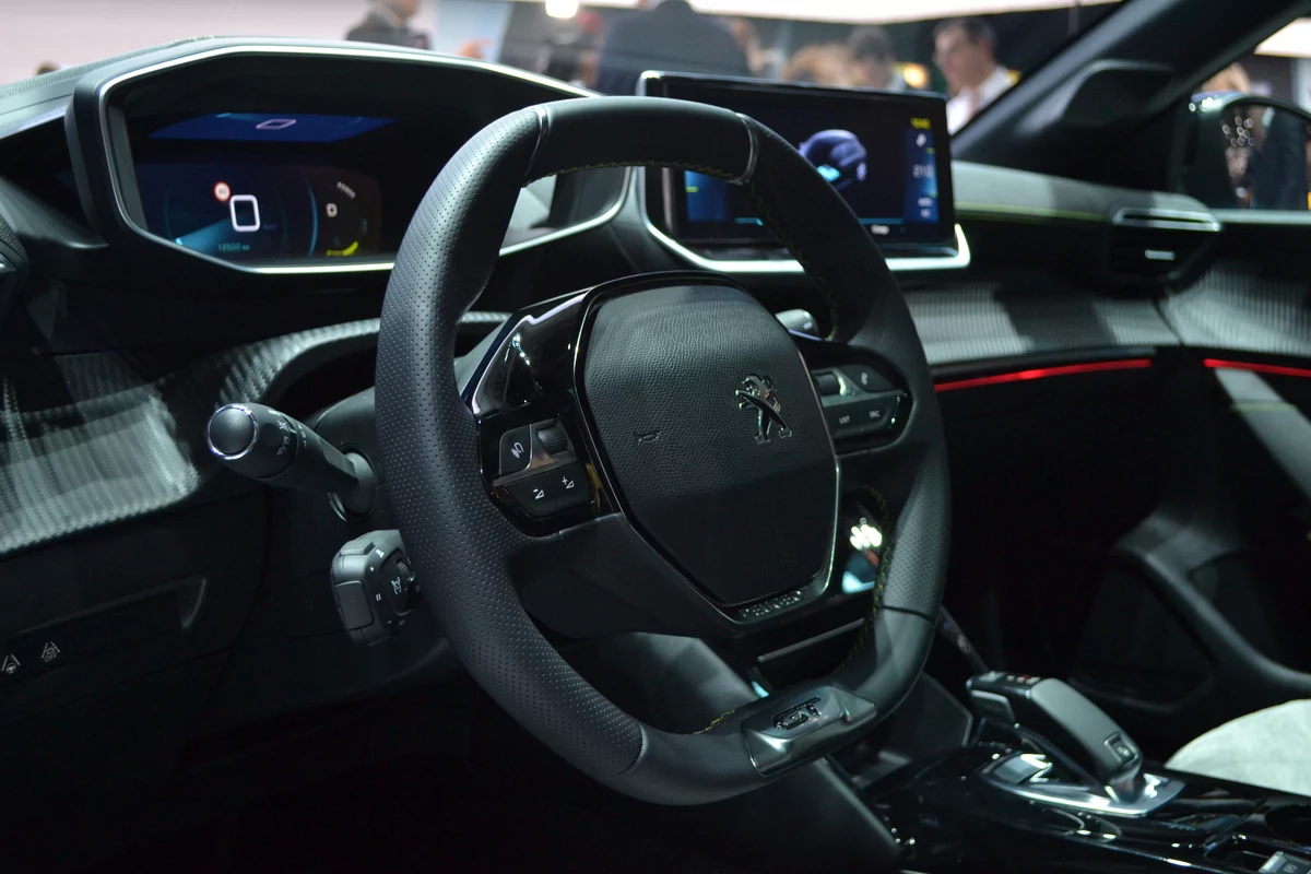 Peugeot e-208