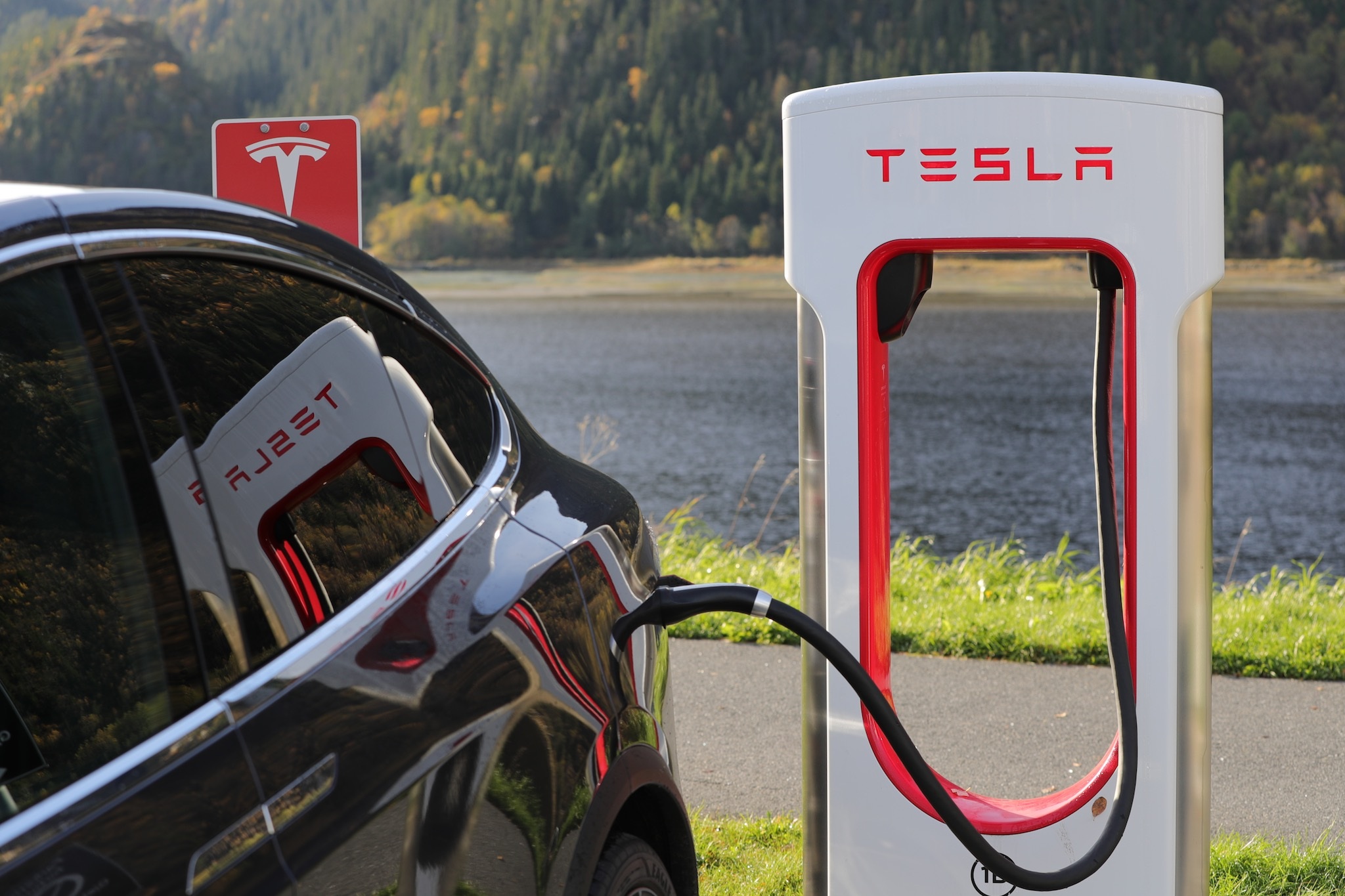 Tesla va ouvrir l'accès à ses Superchargeurs à un autre constructeur dès l'an prochain