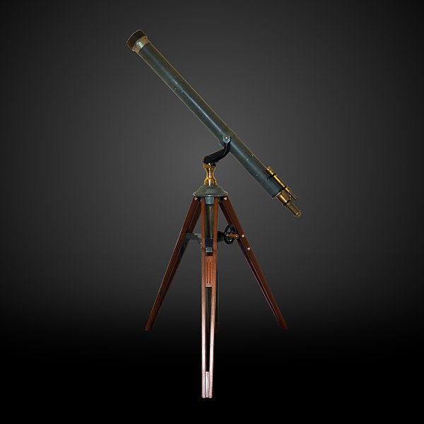 600px-Astronomy_telescope_on_azimutal_mount-Secretan-P5200296-gradient.jpg
