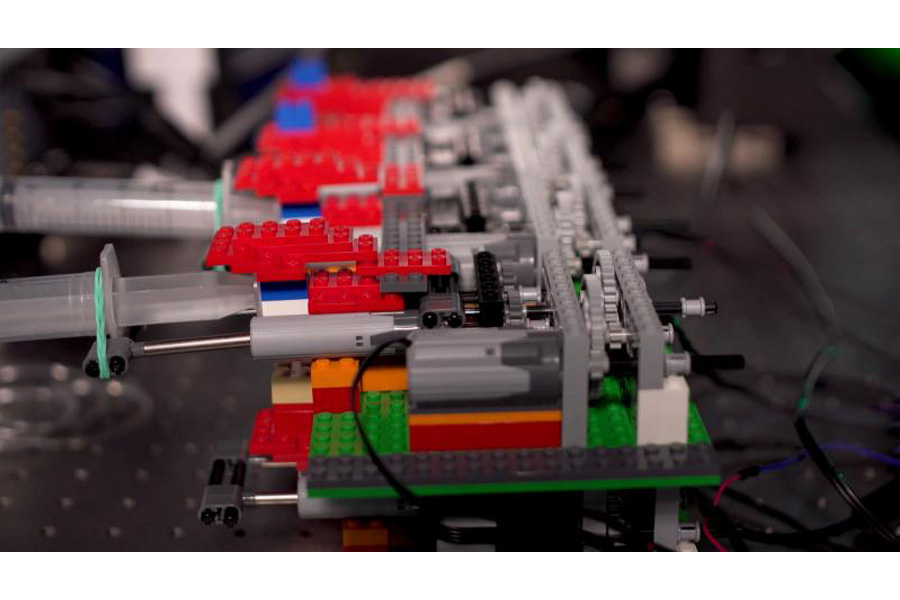 LEGO-powered cutting-edge microscopy