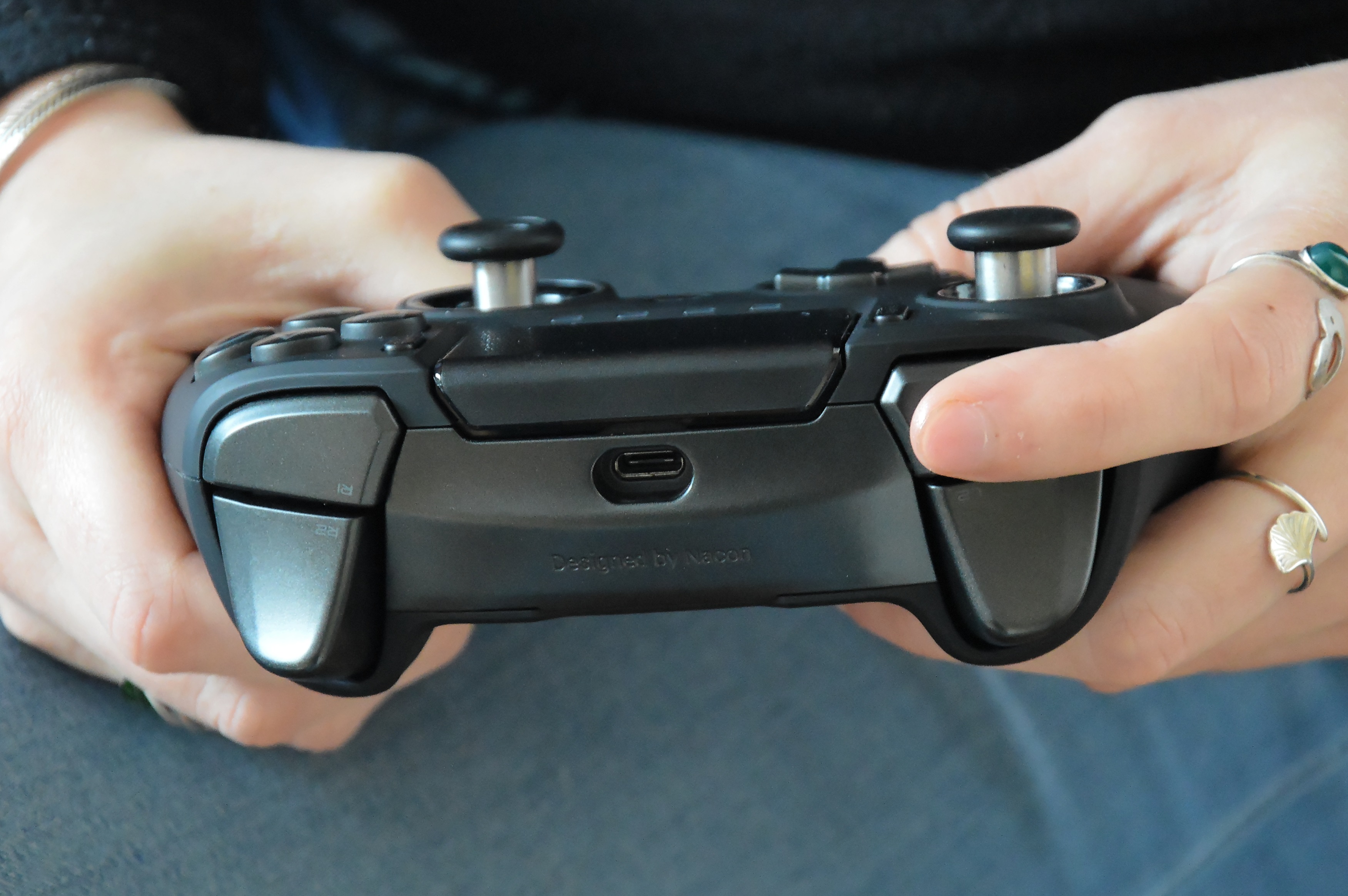 Test Nacon Revolution Unlimited Pro Controller Une Manette Qui Les Surpasse Toutes