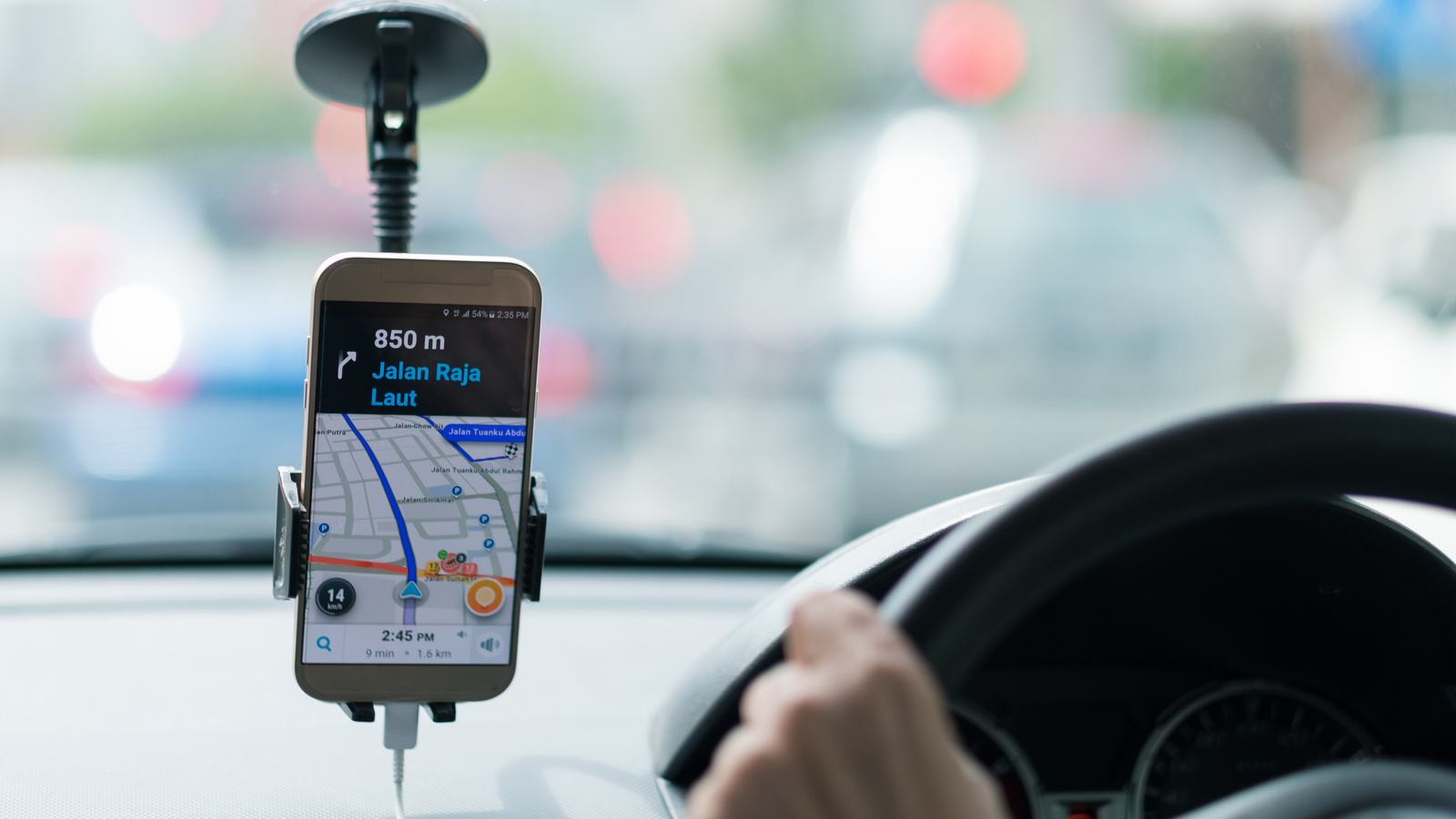 Uber et Lyft menacent d'arrêter temporairement d'exercer en Californie s'ils doivent requalifier leurs livreurs en salariés