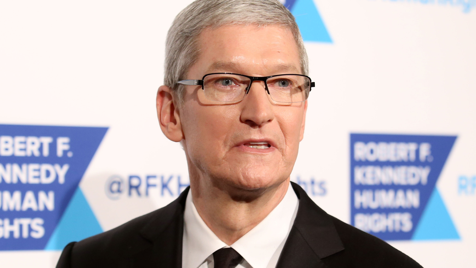 Apple : Tim Cook le confirme, l'IA arrive en 2024 dans les produits de la marque