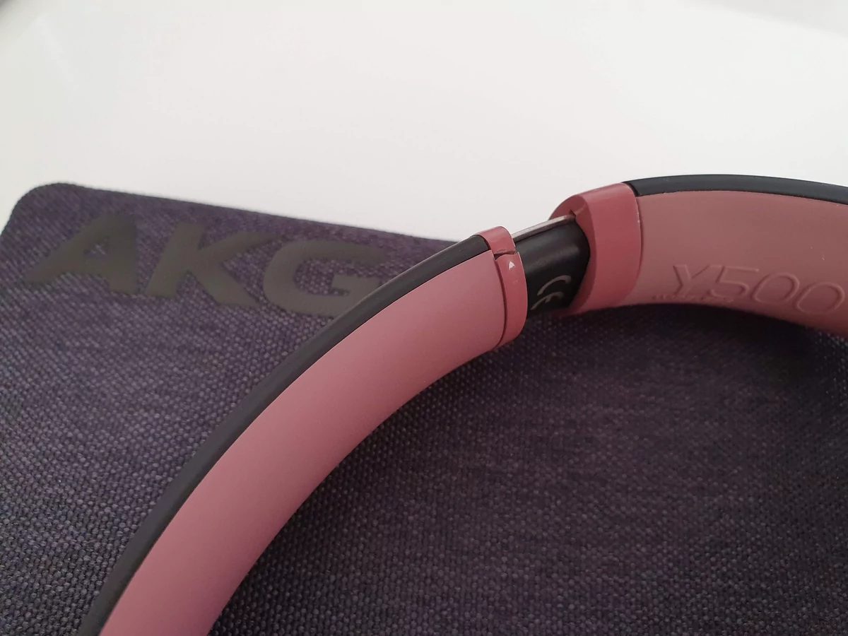 AKG Y500 - Plastique fendu