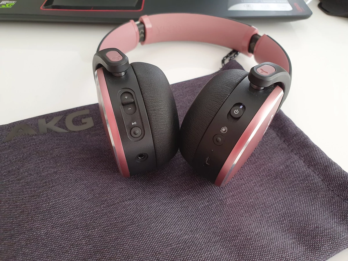 AKG Y500 - Connectique