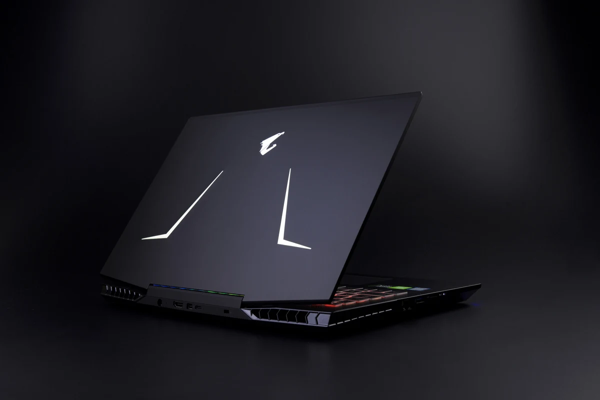 AORUS_15-2.jpg