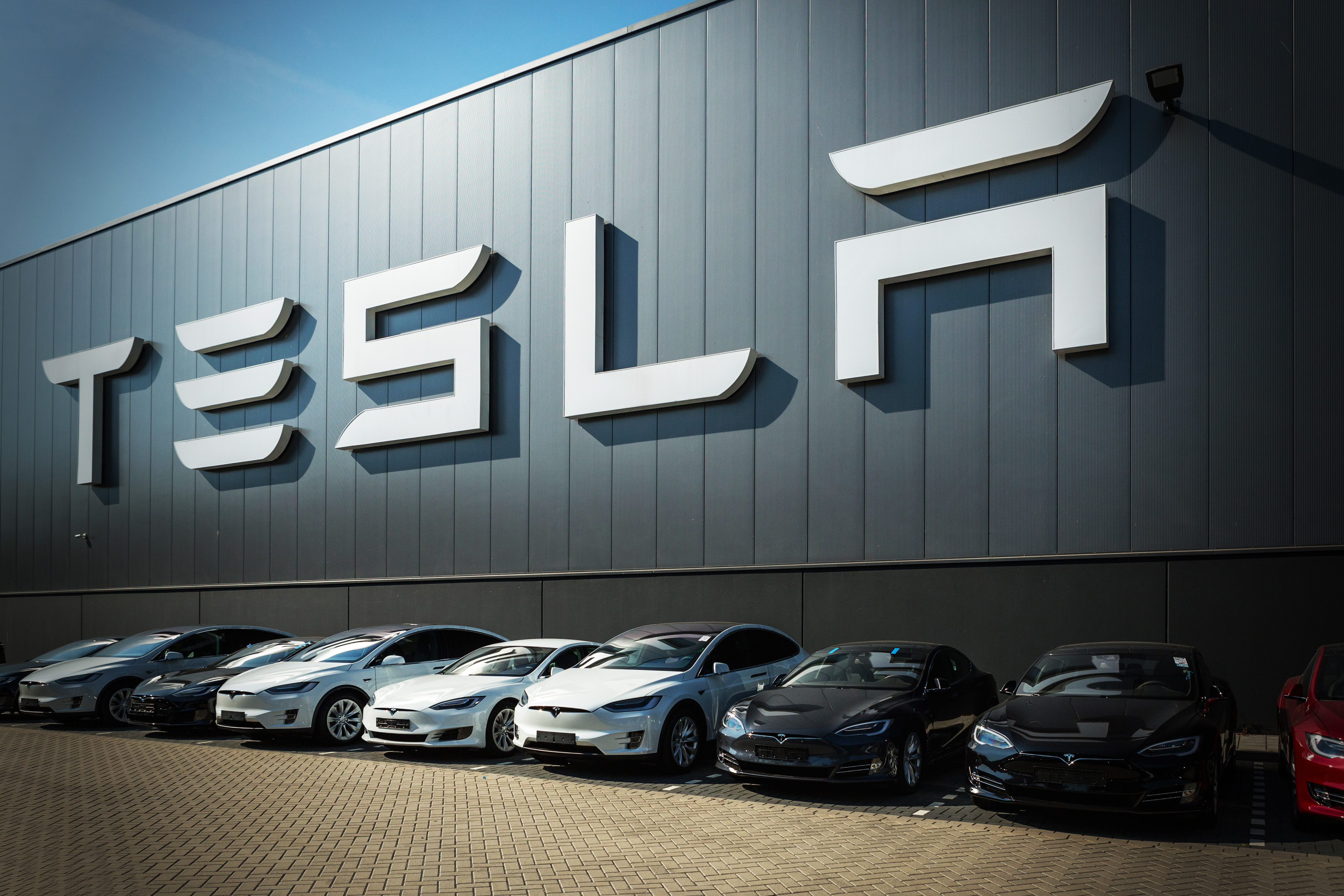 Tout le monde l'attendait (non) : Tesla intègre désormais le service musical Tidal à ses véhicules