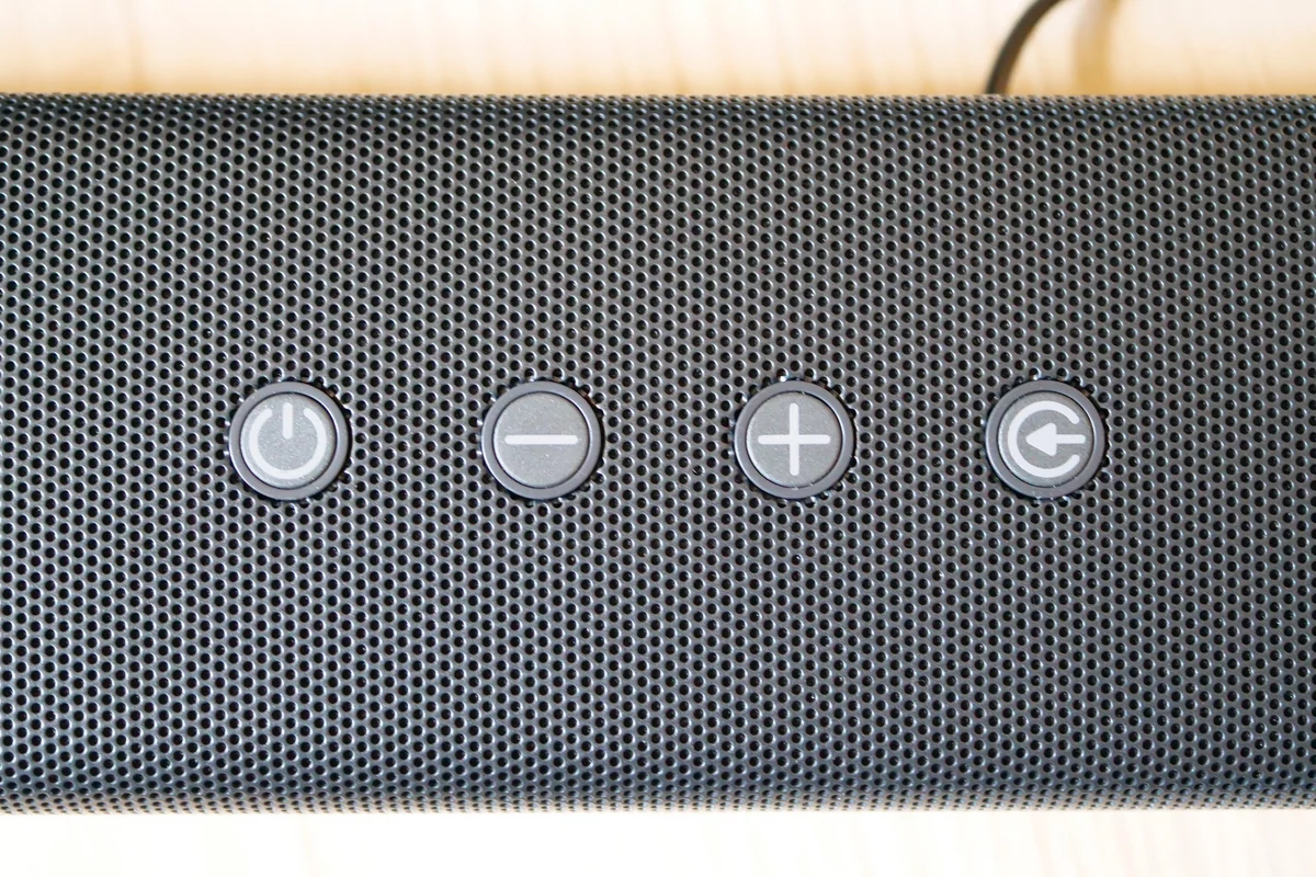 jbl-bar-studio-07-boutons.jpg
