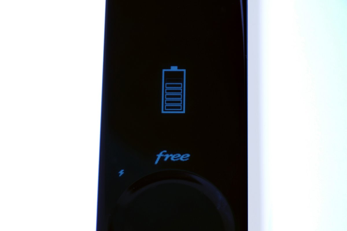 Freebox Delta Télécommande Tactile charge