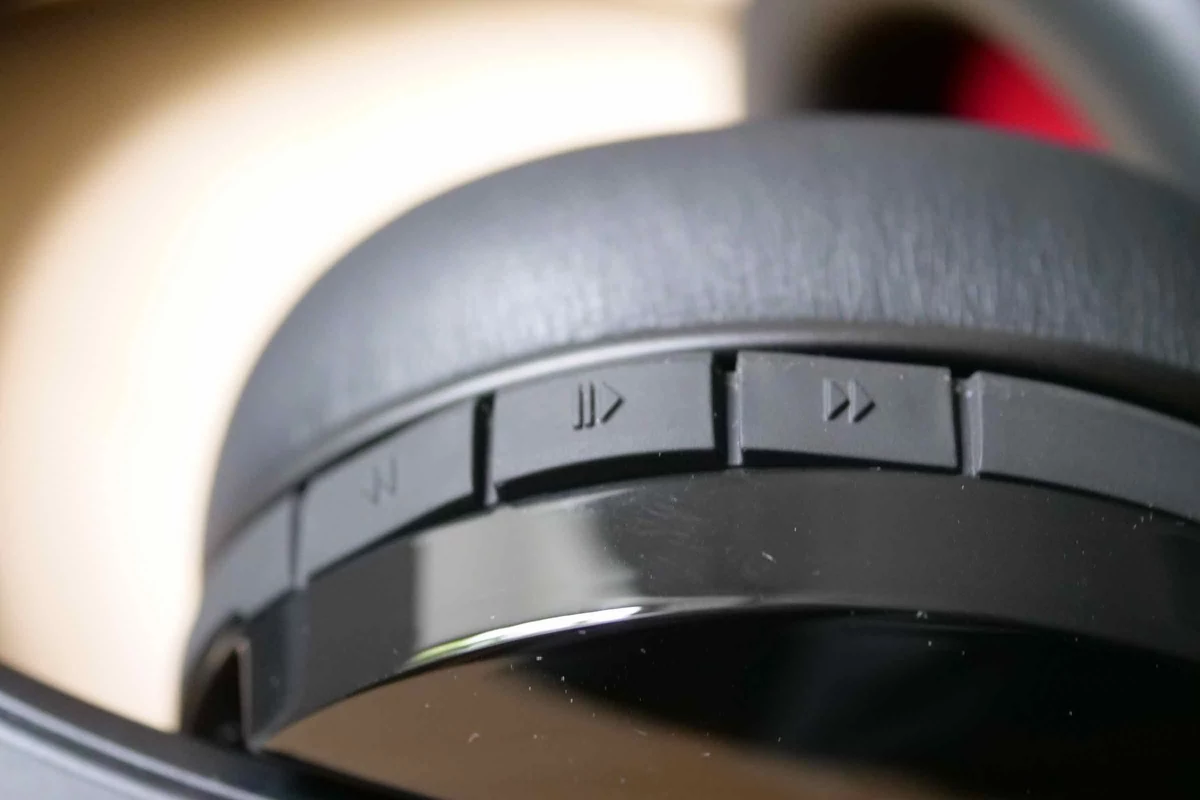 focal-listen-wireless-07-boutons.JPG