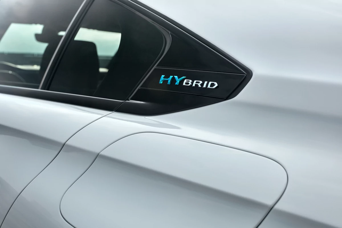 508 Hybrid 225 e-EAT8