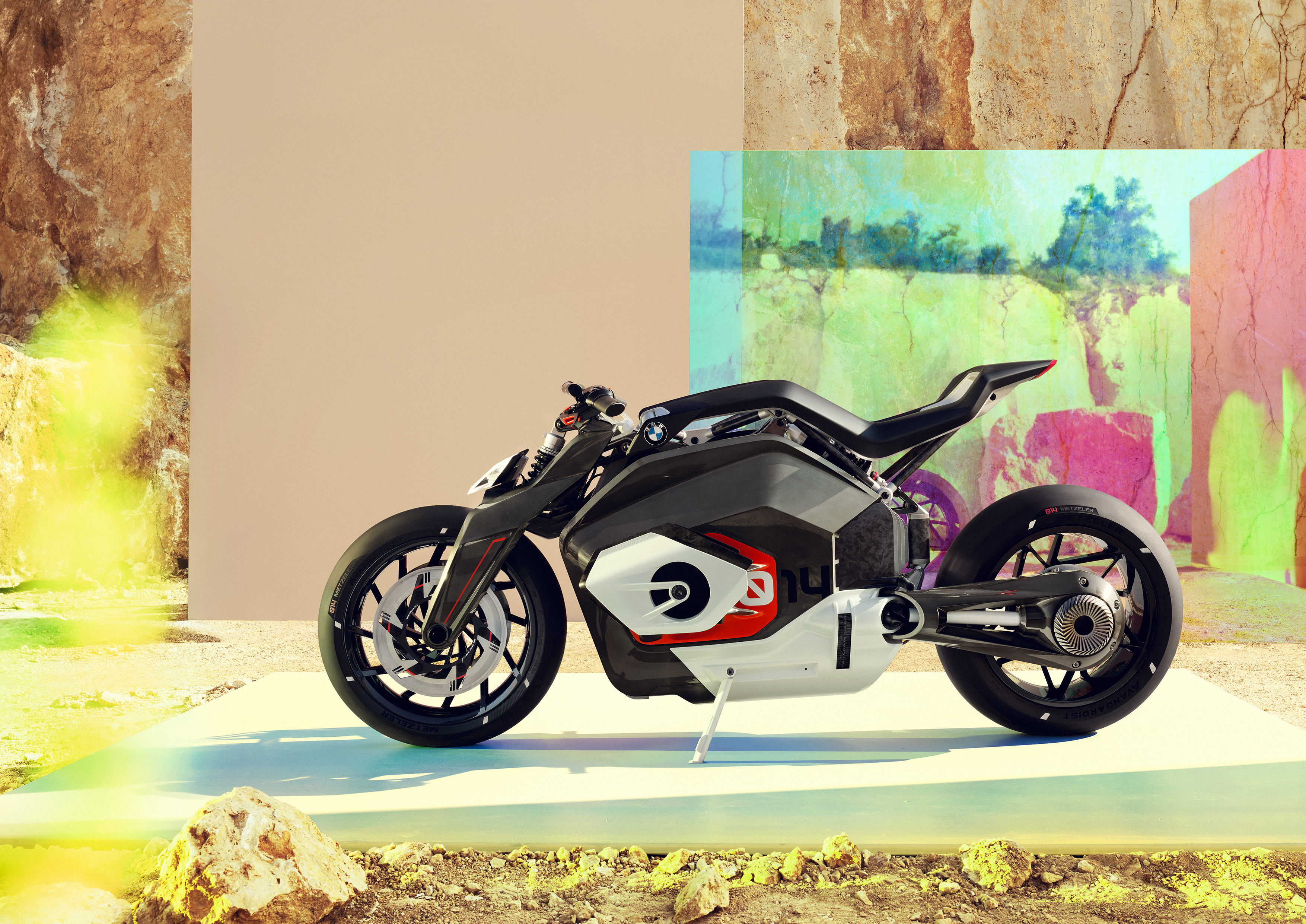 BMW s'intéresse de près aux motos électriques : la Vision DC Roadster à l'horizon ?