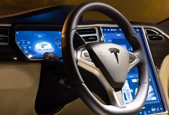 Tesla rappelle 135 000 véhicules en raison de problèmes d'écran tactile