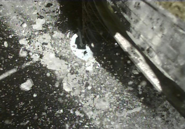 Hayabusa2_touchdown_3 © JAXA