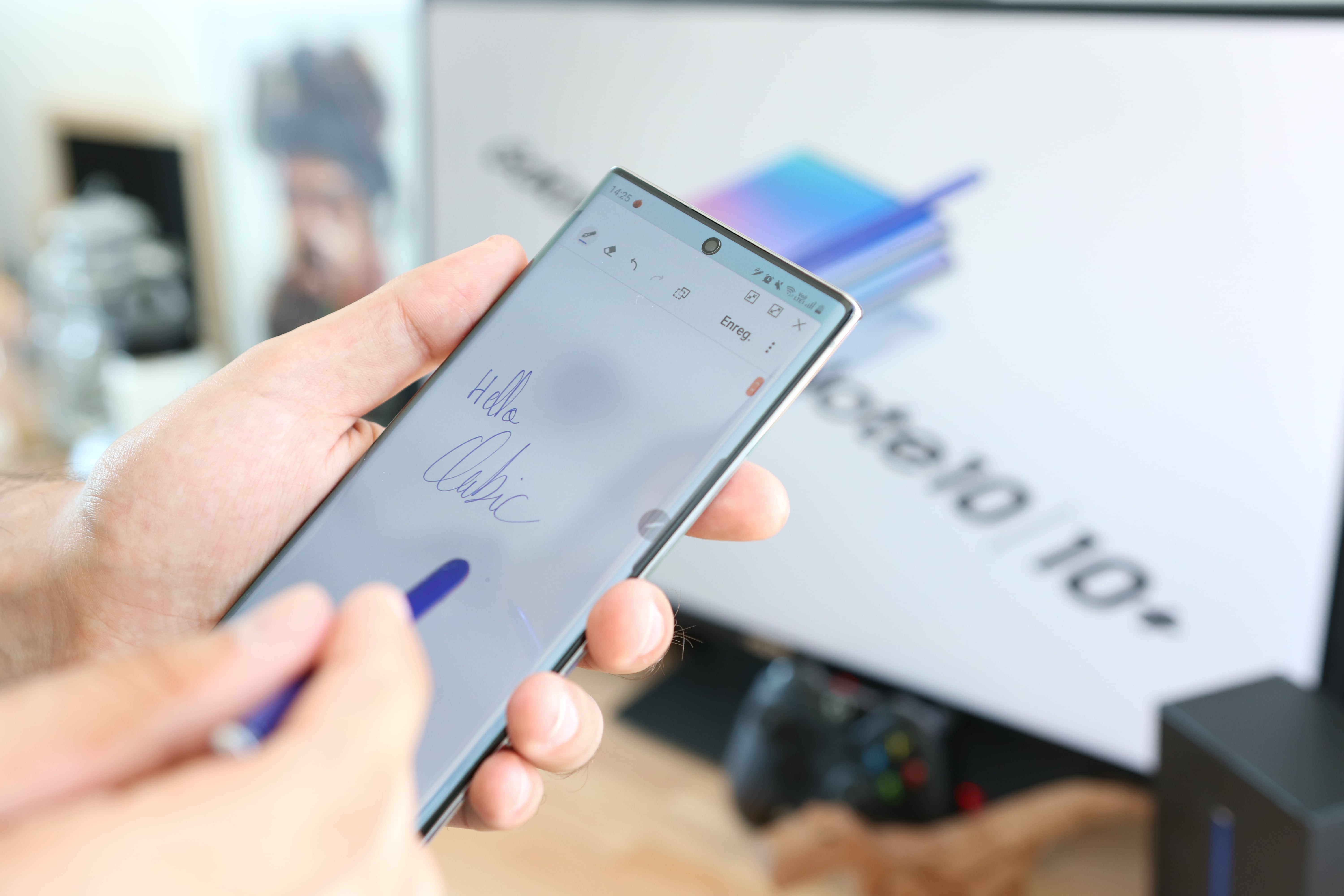 Figurez-vous que le Galaxy Note 20 aura lui aussi droit à un écran 120 Hz