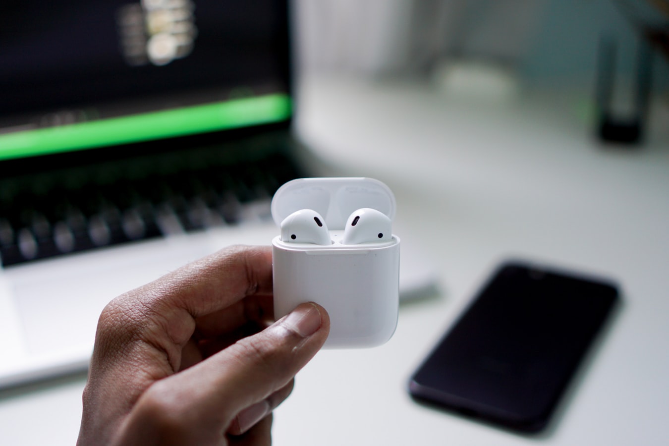 Les nouveaux AirPods arriveront en 2021 tandis que l'AirPods Studio est finalement repoussé