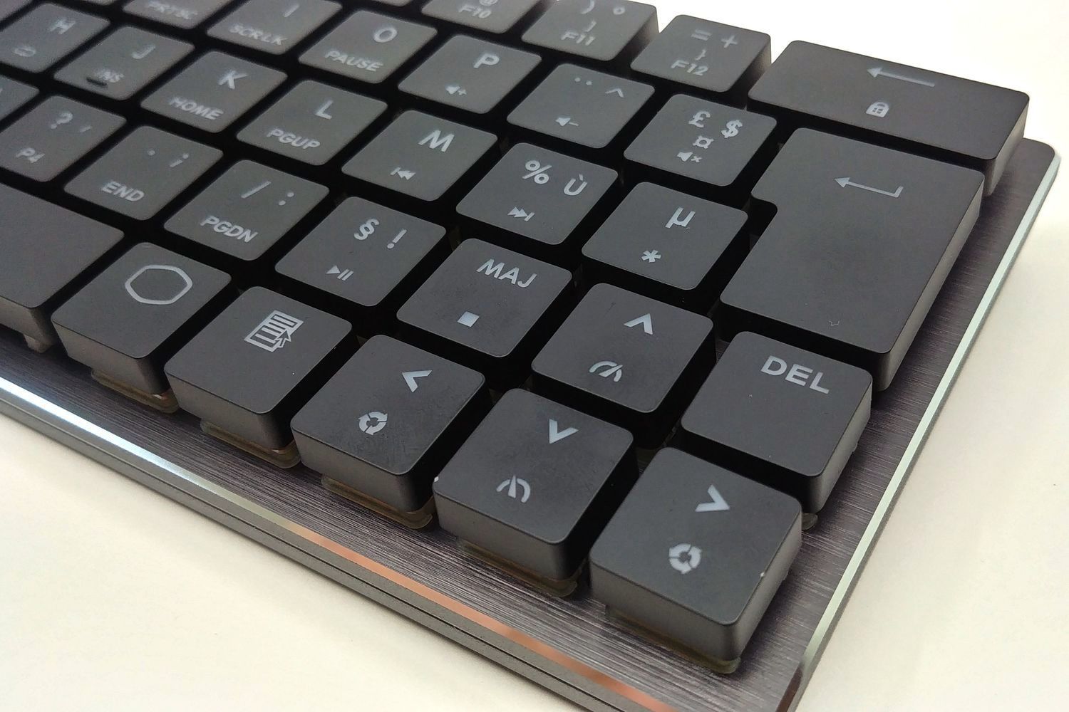 Test Cooler Master SK621 : mini clavier, maxi efficacité Test Cooler Master SK621 : mini clavier, maxi efficacité