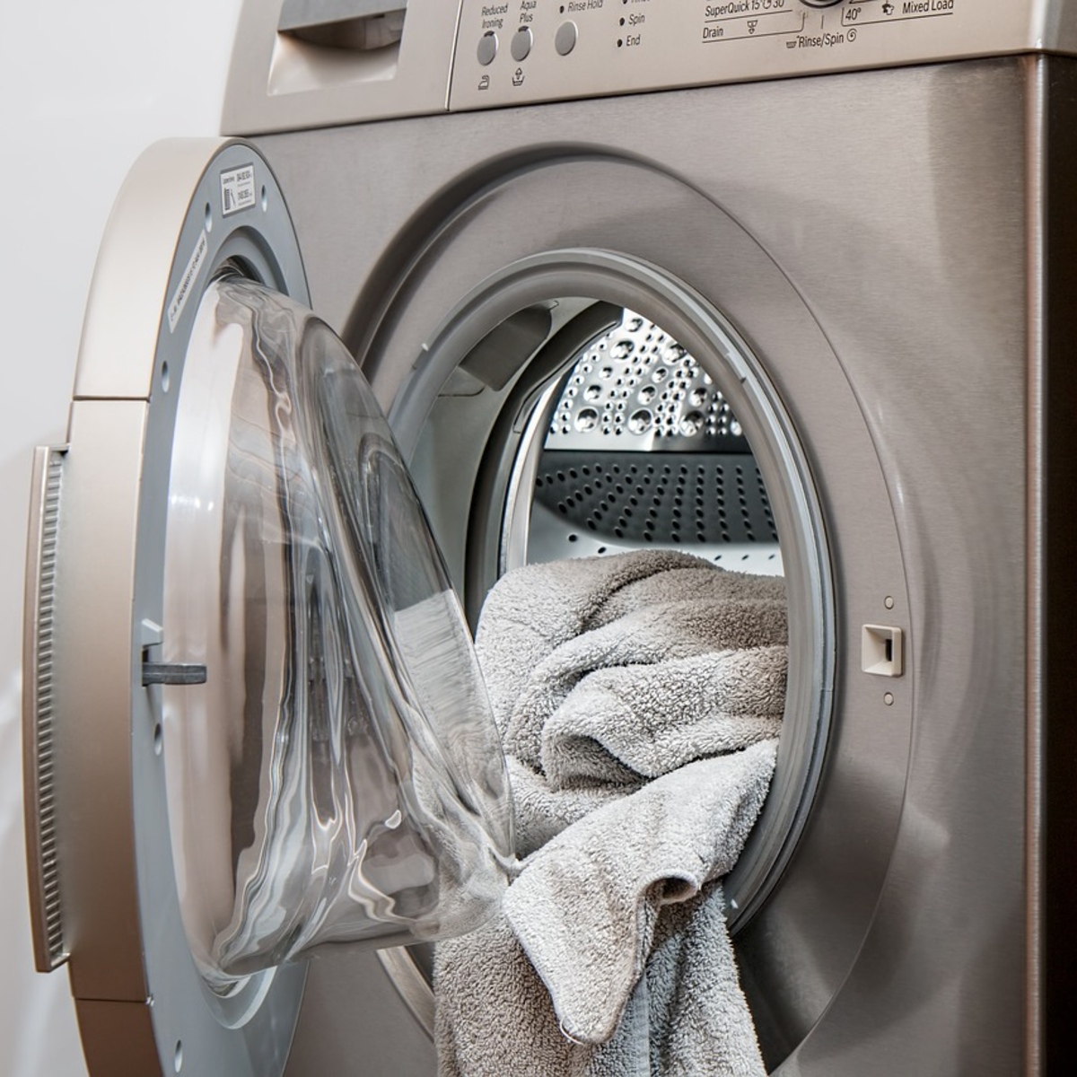   Activating a washing machine for free and remotely is the discovery of two students © Shutterstock