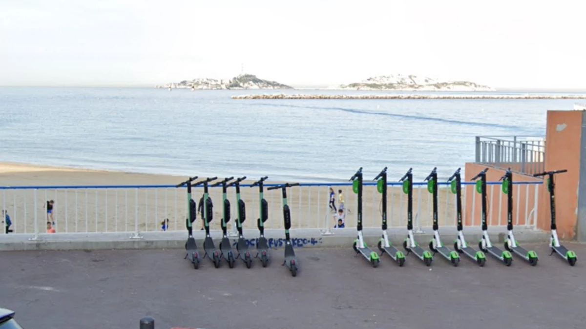 Bird Lime 3 Rue des Catalans - Google Maps.jpg