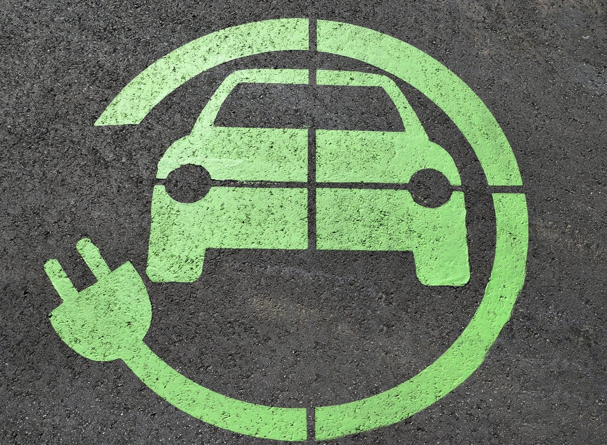 voiture électrique charge recyclage © Pixabay