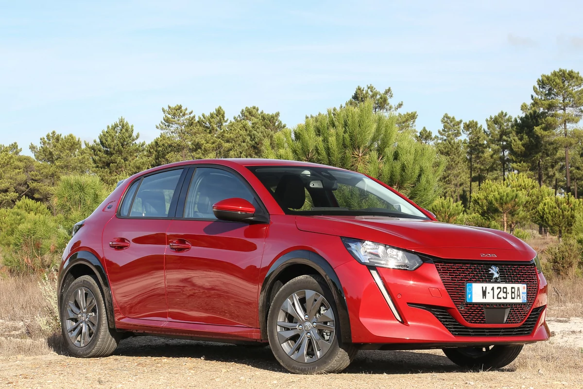 Peugeot e-208 © Camille Pinet