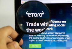 eToro lance un cryptowallet indexé sur l’analyse de tweets