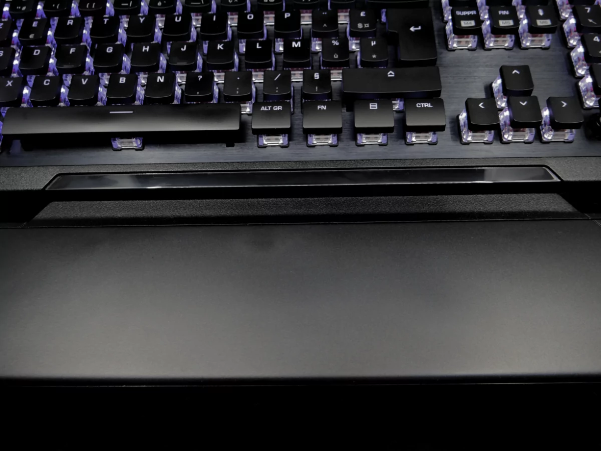 Test Roccat Vulcan 121 Aimo Un Clavier Gaming Qui Joue De Ses Charmes Test Roccat Vulcan 121 Aimo Un Clavier Gaming Qui Joue De Ses Charmes