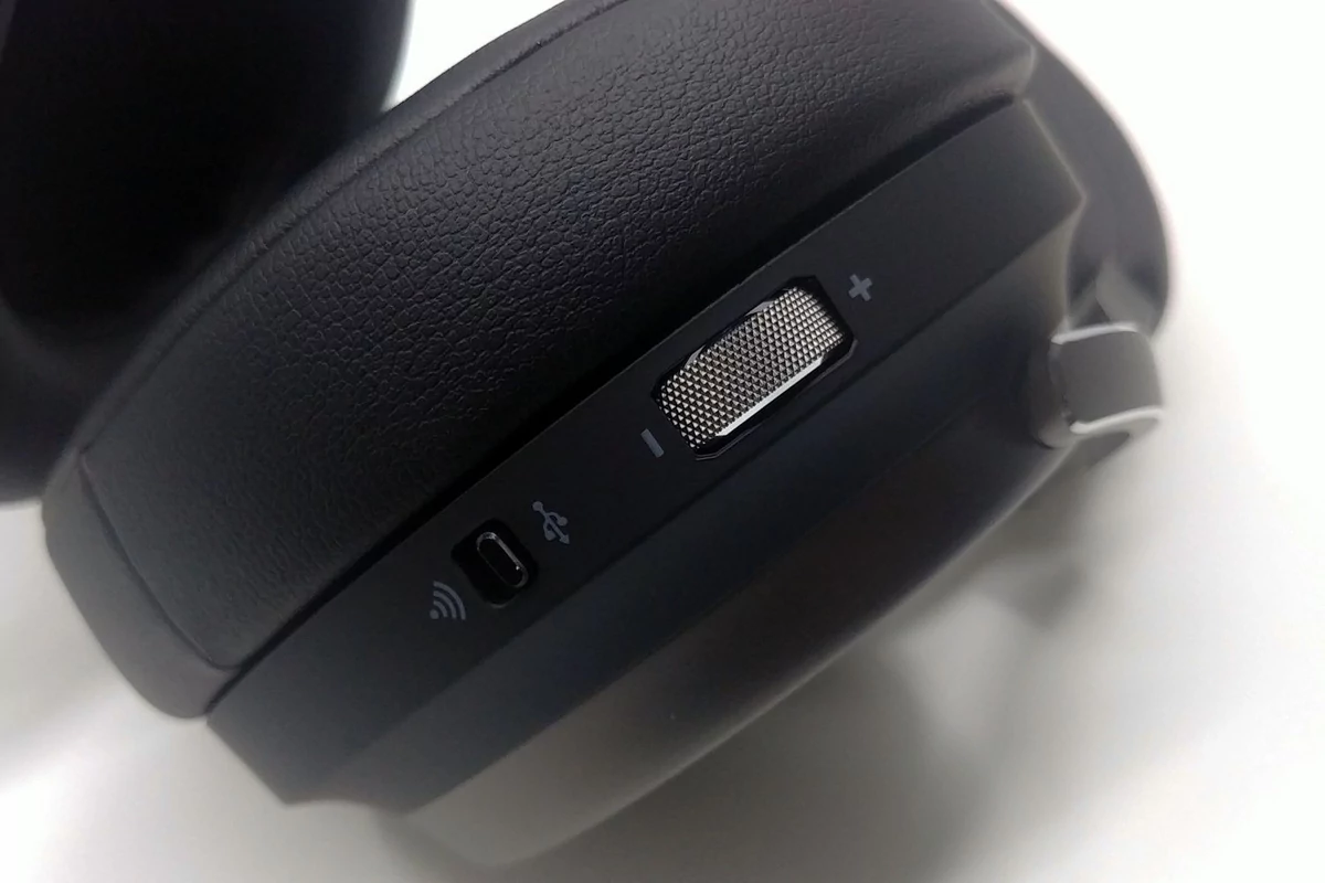 Corsair Virtuoso RGB Wireless SE_02_resultat.jpg