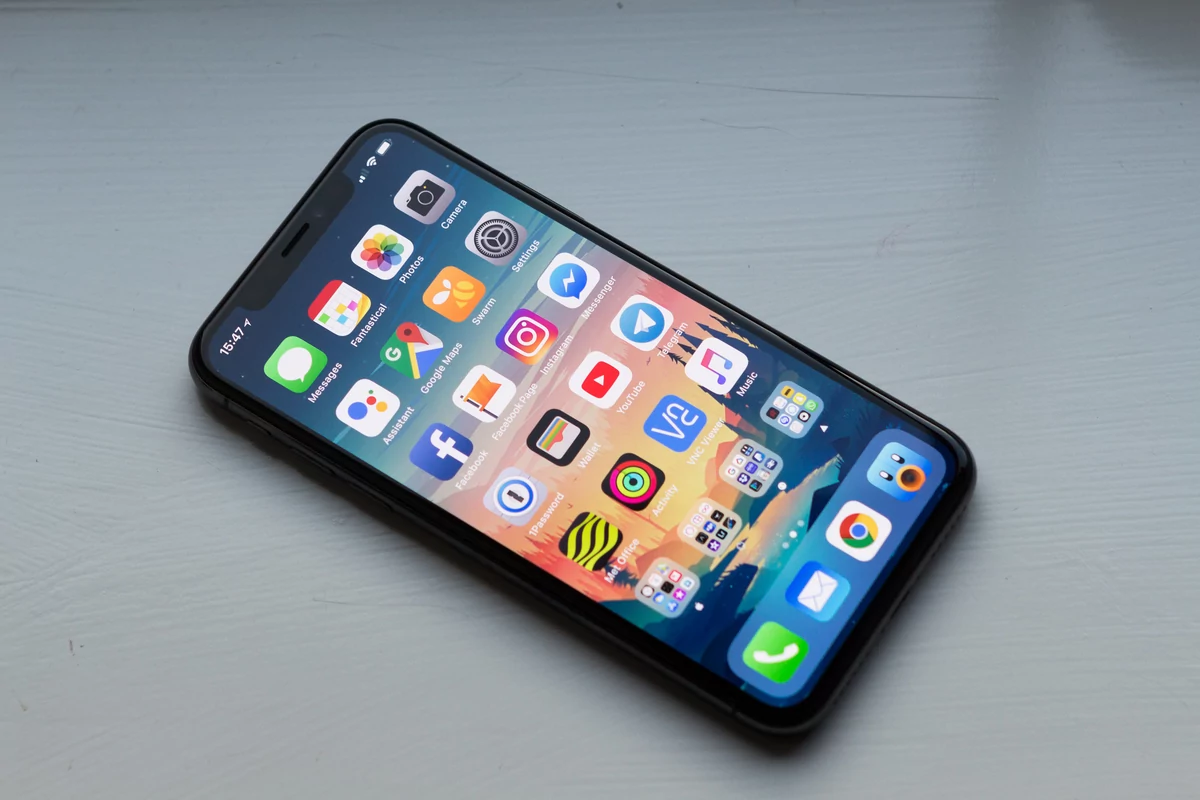 iPhone X © William Hook