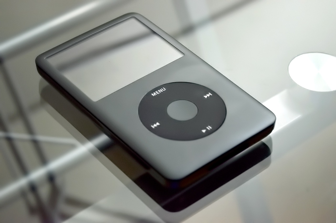 Il y a 20 ans, l'iPod initiait une révolution et catapultait Apple