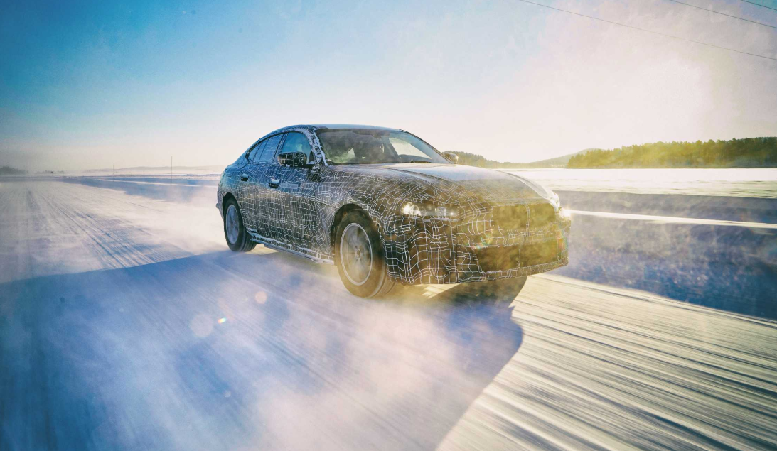 BMW tease sa future i4 électrique à l'approche du Salon de Genève