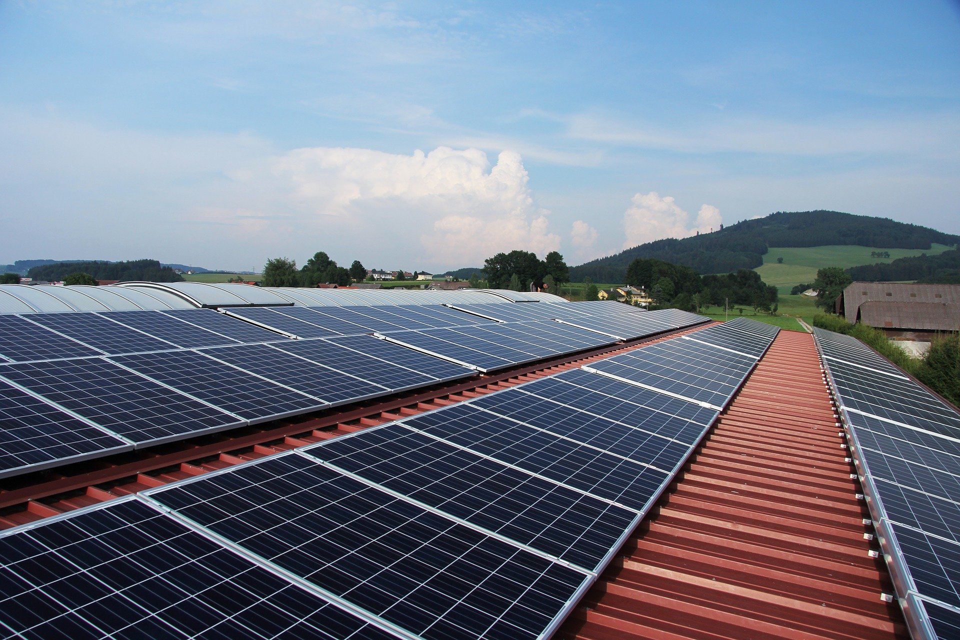 La baisse de la pollution booste-t-elle la production solaire en Europe ?